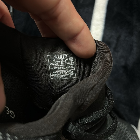 ASICS - Picture 4 of 4